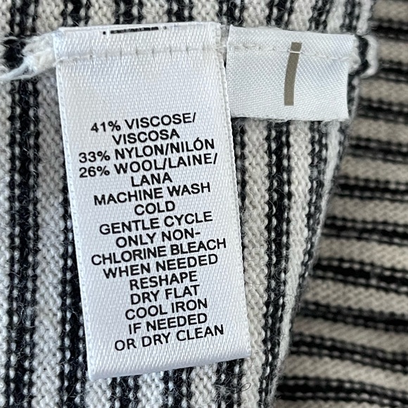 LOFT Sweater - Picture 6 of 6